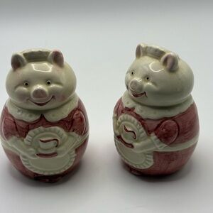 Vintage Anthropomorphic Grandma Pig Tea Drinking Salt & Pepper Shakers